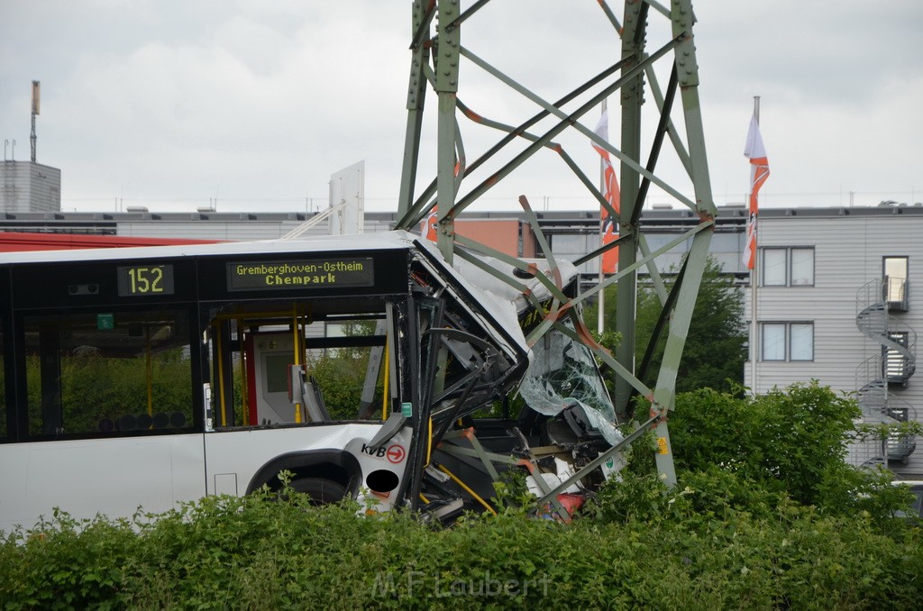 Schwerer Bus Unfall Koeln Porz Gremberghoven Neuenhofstr P094.JPG - Miklos Laubert
